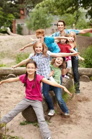 Altersgerechte Bewegungsanreize für Kinder Bild: Altersgerechte Bewegungsanreize für Kinder