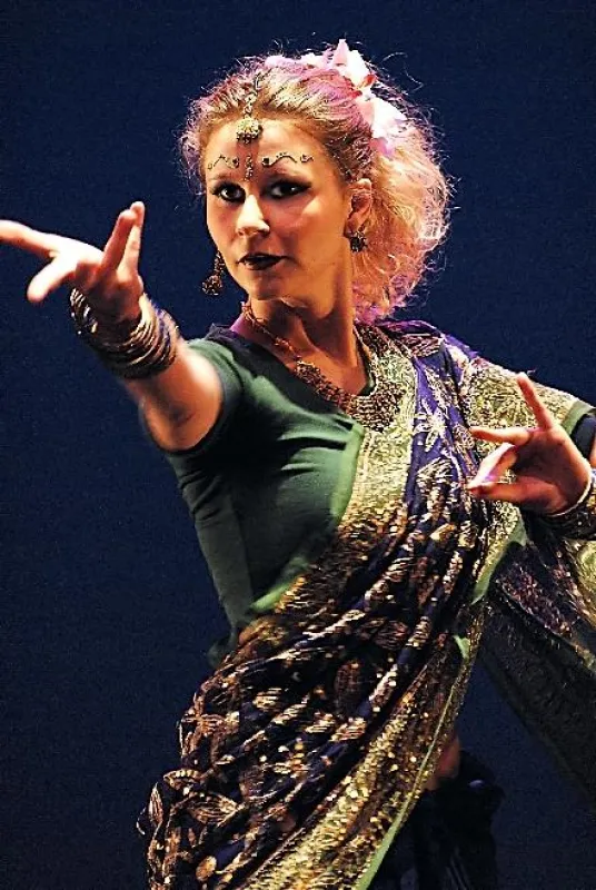copyright www.bellydancephoto.de Bollywood getanzt von Rieke Höpner