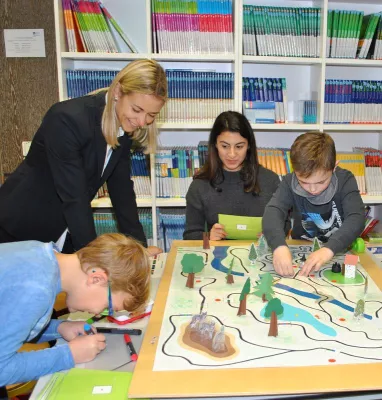 Wie Kinder mit Robotern gleichzeitig Mathe, Programmieren und Problemlösen lernen Bild: Wie Kinder mit Robotern gleichzeitig Mathe, Programmieren und Problemlösen lernen