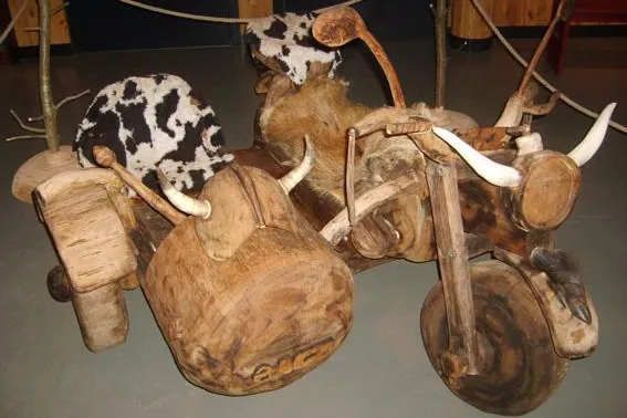 Bild: Echt Seenplatte – Müritzeum zeigt einzigartiges Holzmotorrad