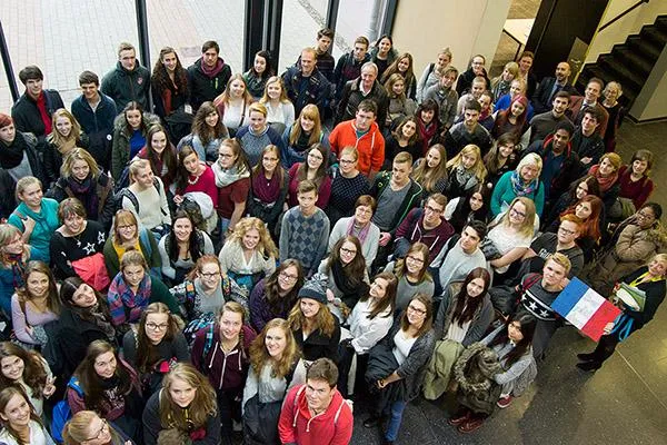 Schülerinnen und Schüler der Region lernen ihr Nachbarland auf dem Campus kennen Bild: Schülerinnen und Schüler der Region lernen ihr Nachbarland auf dem Campus kennen