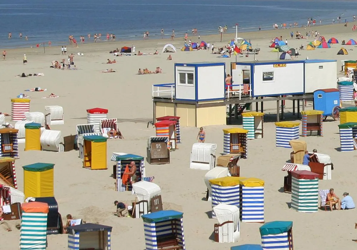 Die Badegäste auf Borkum können sich sicher fühlen: Die DLRG-Rettungsstation am Badestrand ist bestens ausgerüstet.