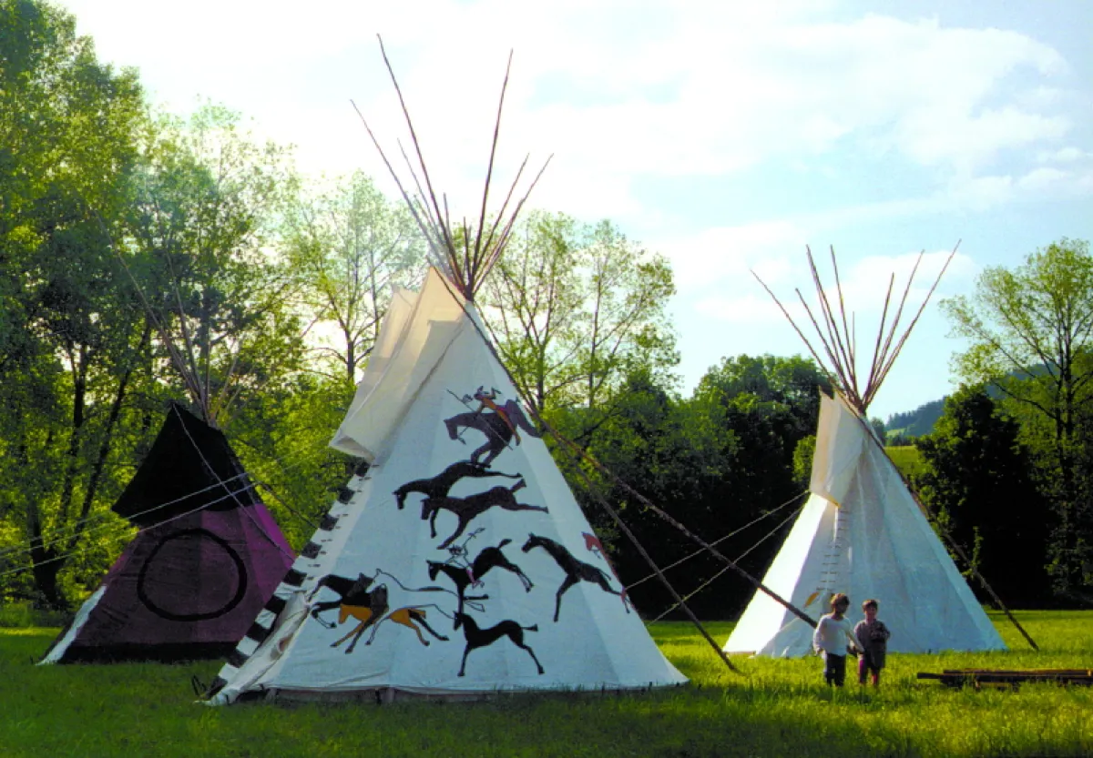 FAM WEST-Tipis nach dem Vorbild der berühmten Sioux-Tipis, Quelle: FAM WEST GmbH www.naturzelte.de