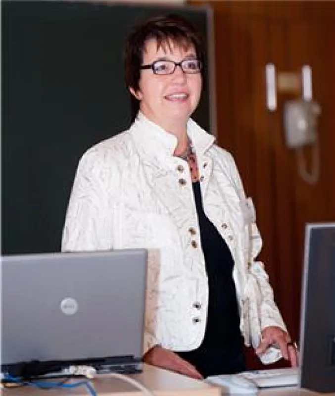 Dr. Martina Städtler-Schumann, Geschäftsführerin der Prof. Schumann GmbH, begrüßt die Gäste des Kundentags 2009