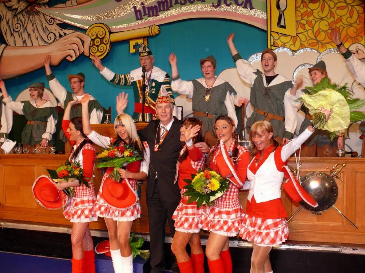 Im vergangenen Jahr ehrte die dbb jugend nrw NRW-Innenminister Wolf mit ihrem Karnevalsordern. Foto:dbb jugend nrw