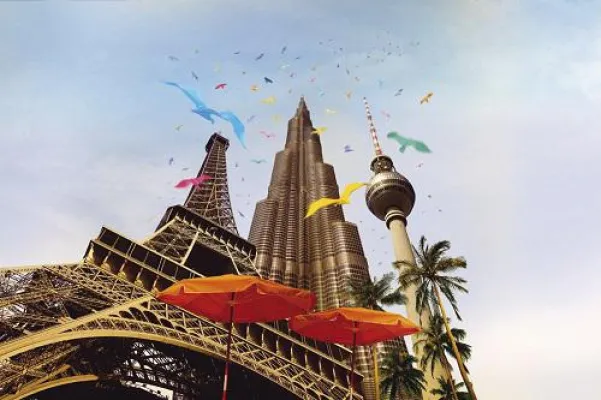 Bild: Herbst bei Mövenpick Hotels & Resorts: von vietnamesischen Milchblumen bis zum Global Village in Dubai.