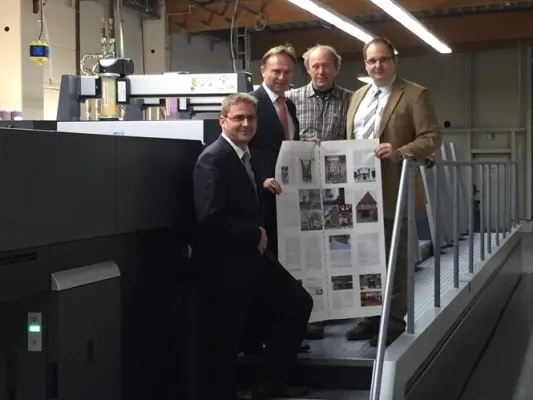 Bild: Rehms Druck nimmt neue Acht-Farben-Maschine in Betrieb