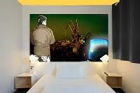 Bild: Jetzt sind wir 80 — Das neue B&B Hotel Duisburg