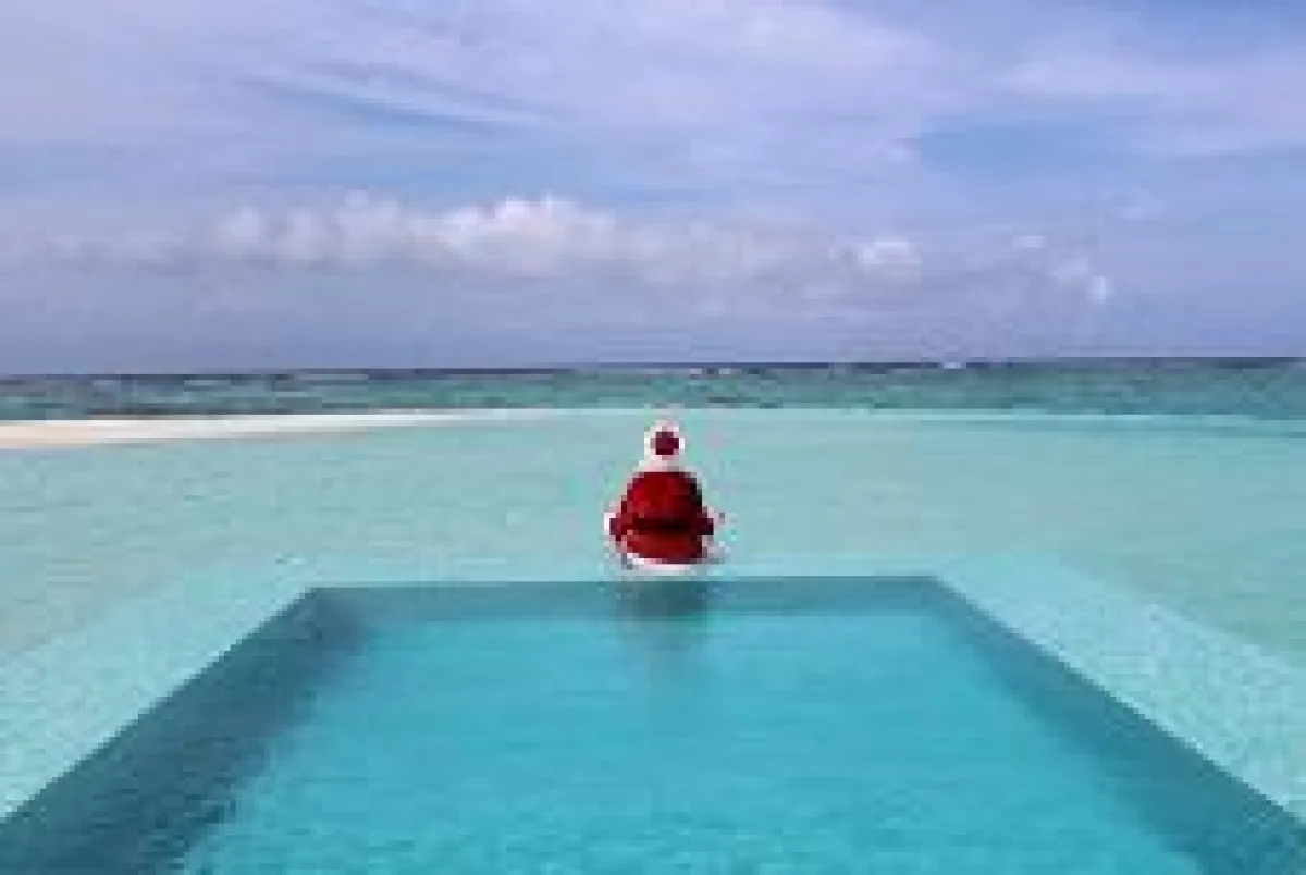 Christmas Pool © 2017 Conrad Hotels and Resorts