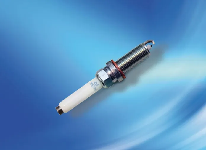 Bild: NGK Spark Plug Europe ist exklusiver Zündkerzen-Lieferant für neuen M270 Vierzylinder von Mercedes-Benz