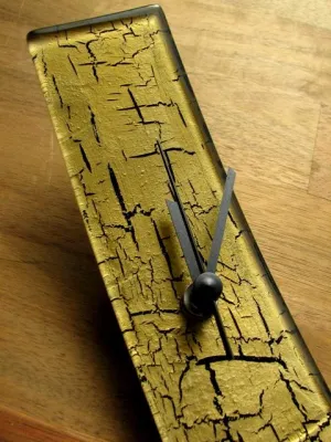 Bild: Hogh Uhrenhandel übernimmt Alleinvertrieb von Carneol-Glas-Wanduhren im deutschsprachigen Internet