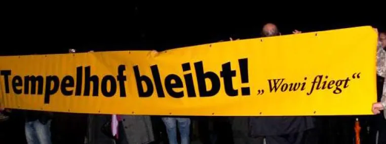 Bild: Trauer- und Protestzug - Wowereit wir kommen