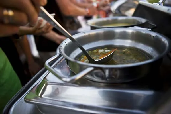 Bild: Ausser Haus Markt Zahl des Monats Dezember 2008 - Über 994 Millionen Essen in der Mitarbeiterverpflegung