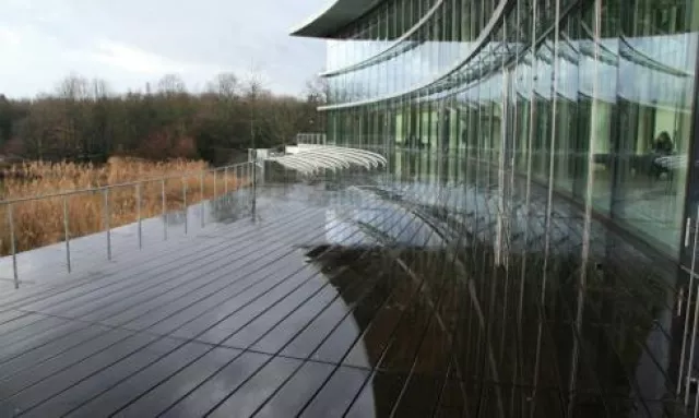 Bild: Thermoholz - Terrassenanlage für die Heinrich-Heine-Universität Düsseldorf