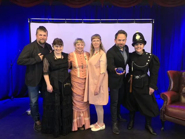 Bild: Blauer Karfunkel für Theater ex libris