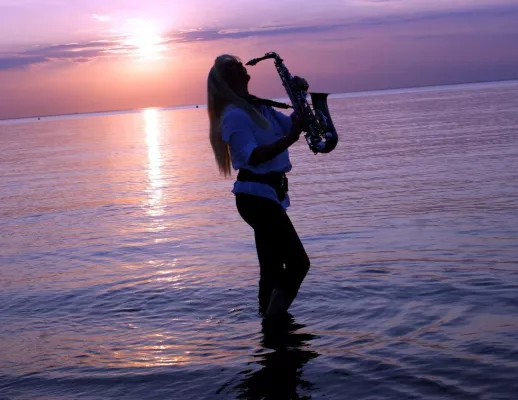 Bild: Saxophonistin Kathrin Eipert gibt Konzert mit den schönsten Lovesongs