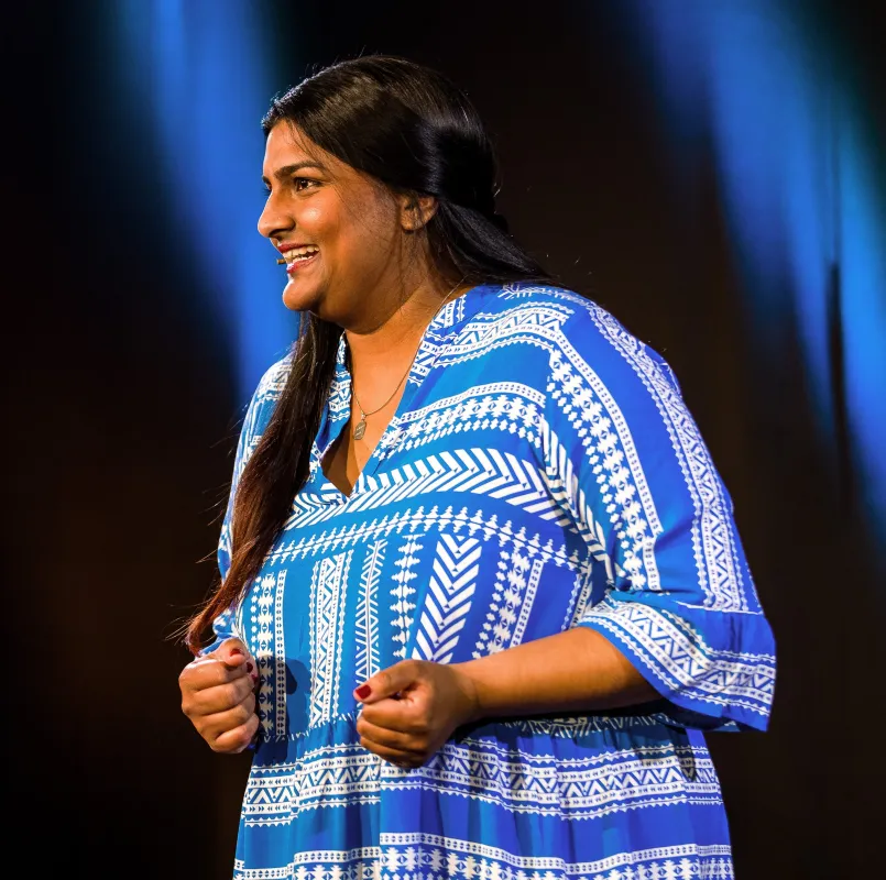 Baljit Sunda bei Ihrer Speech (© Dominik Pfau)