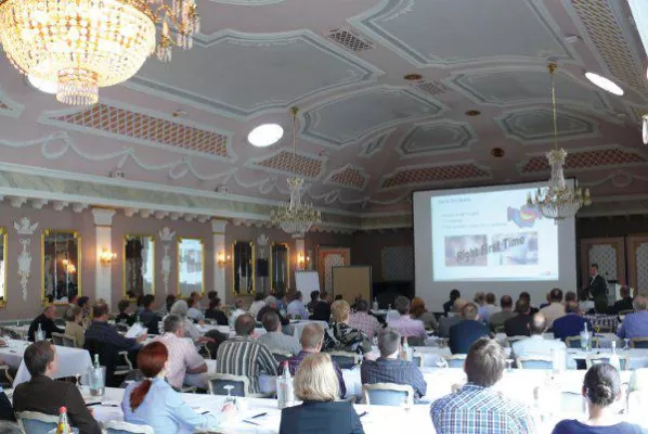 Eisengießer diskutieren über die wirtschaftlichen Vorteile des Einsatz der Gießprozess-Simulation Bild: Eisengießer diskutieren über die wirtschaftlichen Vorteile des Einsatz der Gießprozess-Simulation