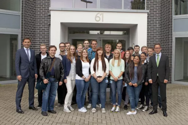 Bild: 19 neue Auszubildende starten bei opta data