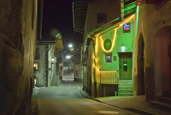 Bild: Auszeichnung für die „Smallest Whisky Bar on earth“ in Sta. Maria V.M. und Samedan