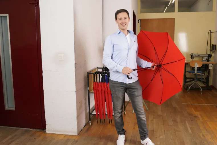 Bild: Schirmmacher – Das alte Handwerk im digitalen Zeitalter