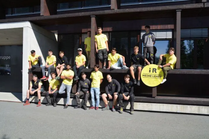 Bild: 17 neue Lehrlinge bei i+R