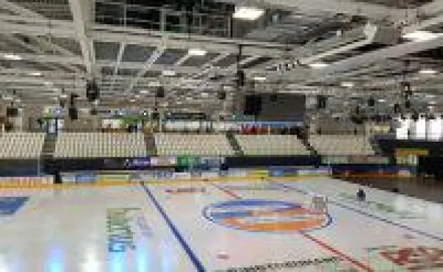 Bild: AS LED Licht an im neuen Eisstadion "erdgas-schwaben-arena" in Kaufbeuren, eines der größten in Deutschland