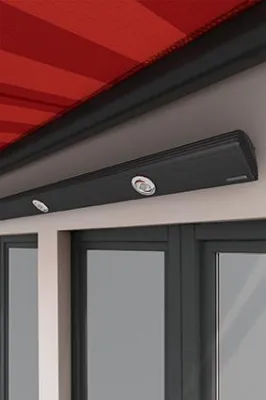 Bild: Spotline LED für schöne Lichtstimmung - Lichtleiste für Markisen mit regulierbarer Lichtfarbe von markilux