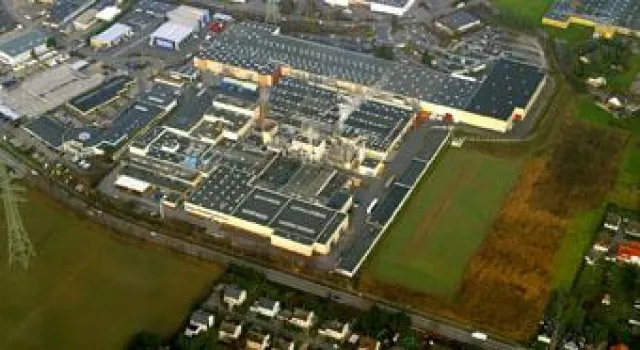 Bild: Die gesamte Aufmerksamkeit auf einen Werkstoff gerichtet – HPL ist unsere Welt