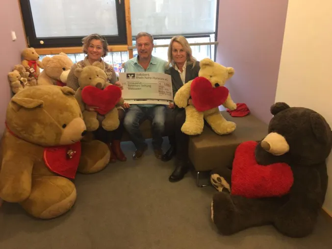 Bild: Bösing Dental unterstützt Kinder-Hospiz Bärenherz 1.000 Euro Spende an Stiftung für schwerstkranke Kinder