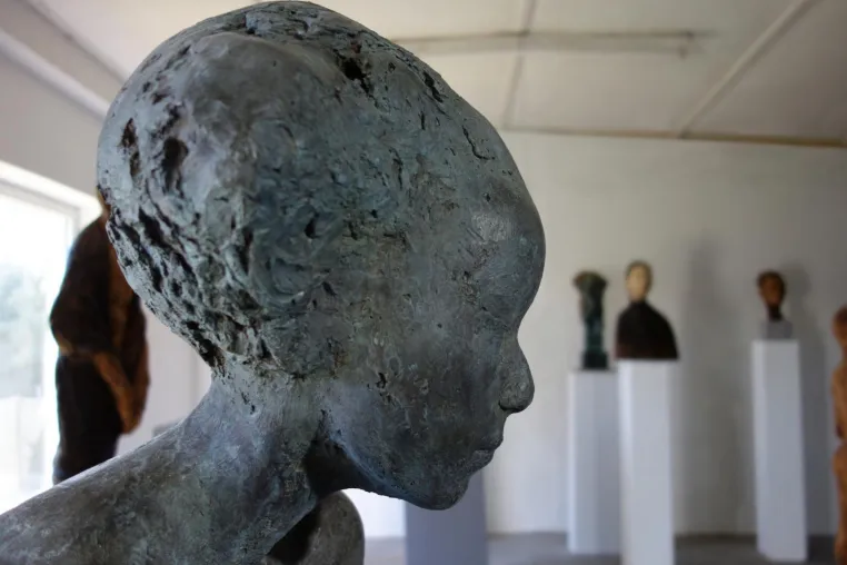 Ausstellung »en face II« – Skulpturen und Plastiken von Susanne Rast Bild: Ausstellung »en face II« – Skulpturen und Plastiken von Susanne Rast