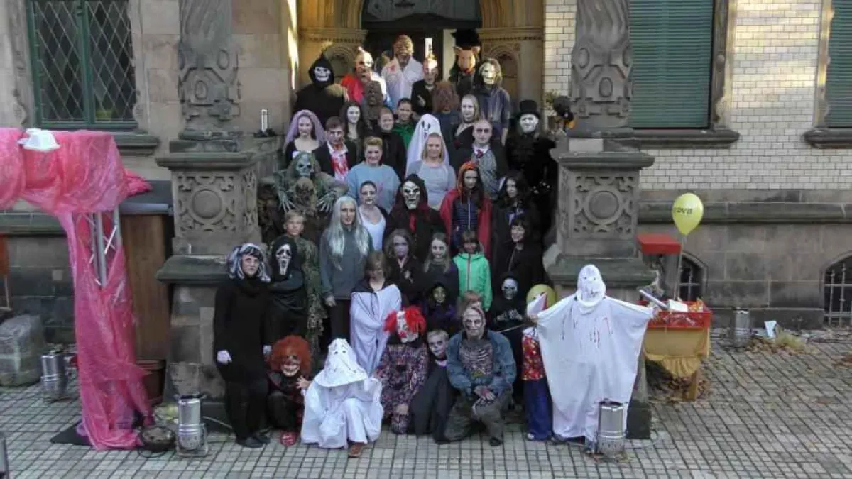 Das Team um den Gruselgarten Villa St. Remo