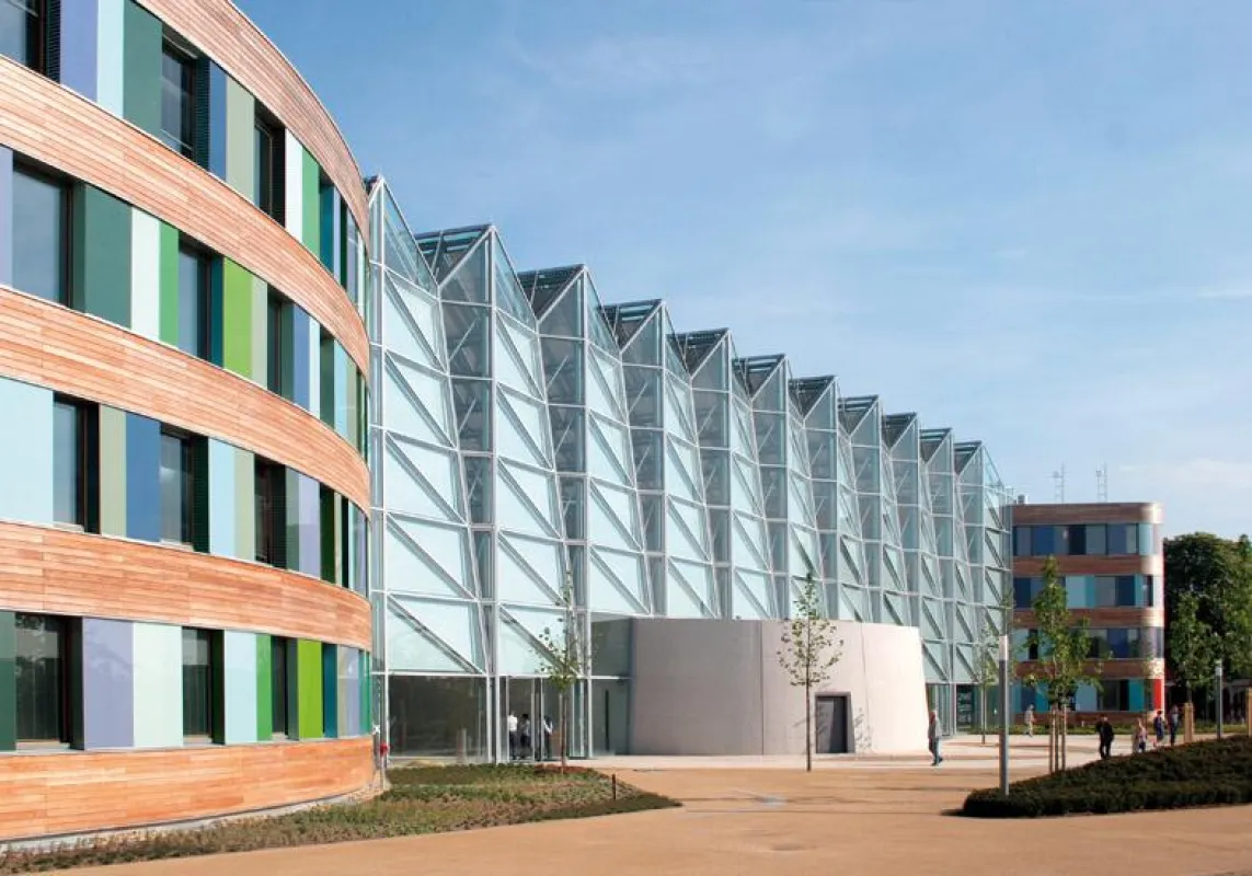 Das DGNB-prämierte Umweltbundesamt in Dessau, ausgestattet mit GEZE Türtechnik