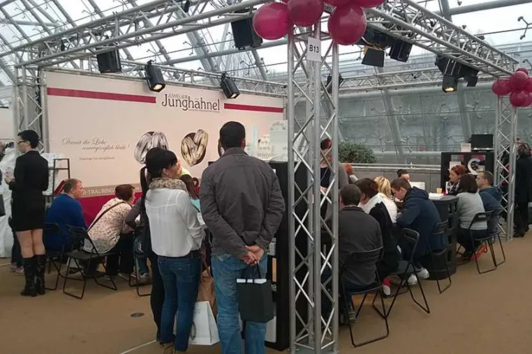 Trauringe von Junghähnel: Erfolgreiches Messewochenende auf der Messe Hochzeit Feste Feiern Bild: Trauringe von Junghähnel: Erfolgreiches Messewochenende auf der Messe Hochzeit Feste Feiern