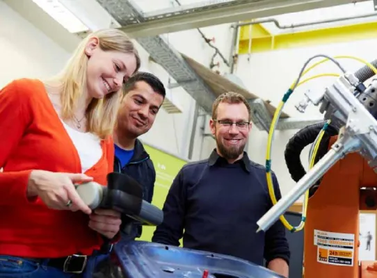 Weiterqualifizierung für Ingenieure – berufsbegleitend zum Master Bild: Weiterqualifizierung für Ingenieure – berufsbegleitend zum Master