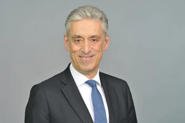 Bild: Dr. Frank Appel verstärkt Fachbeirat der IU Internationalen Hochschule