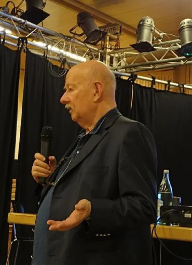 ADG-Gründungsmitglied Dr. Horst Morgan beim Vortrag über das Alterseinkünftegesetz