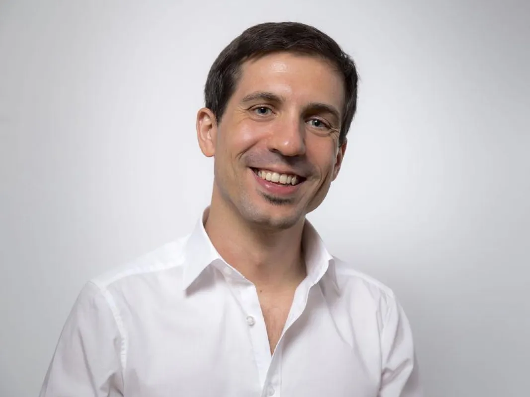 Dr. Andrea Alberti from the Institute of Applied Physics (IAP) at University of Bonn. ((c) Photo: Jose C. Gallego)