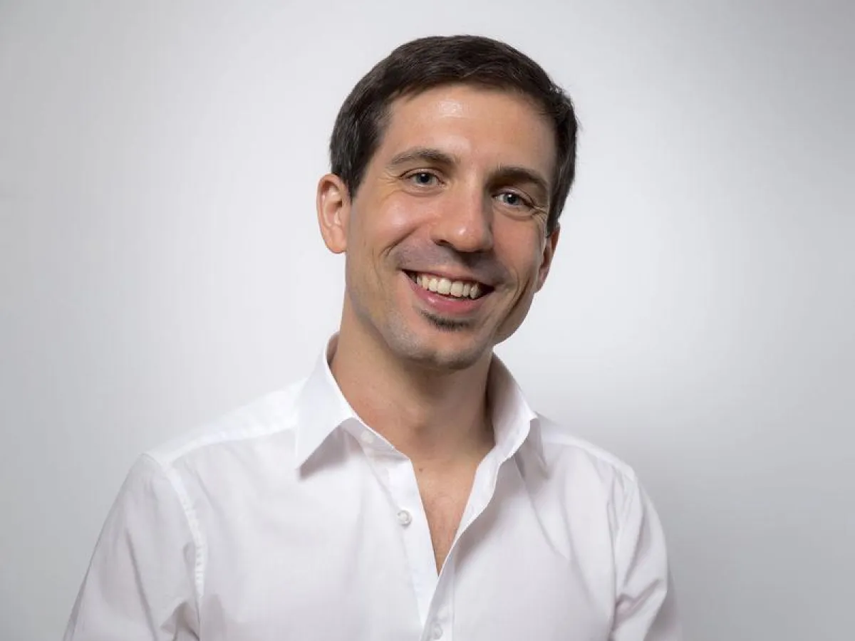 Dr. Andrea Alberti from the Institute of Applied Physics (IAP) at University of Bonn.  ((c) Photo: Jose C. Gallego)