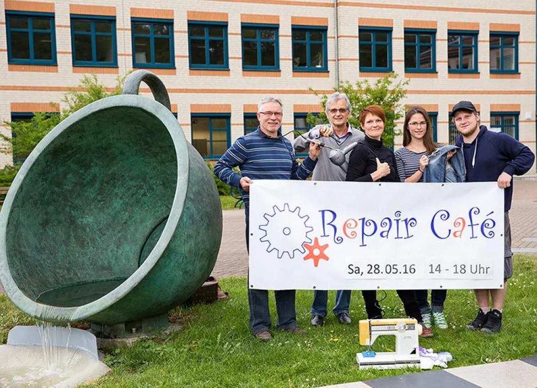 Die Tüftler der Hochschule Harz bereiten sich auf das erste Repair Café vor.