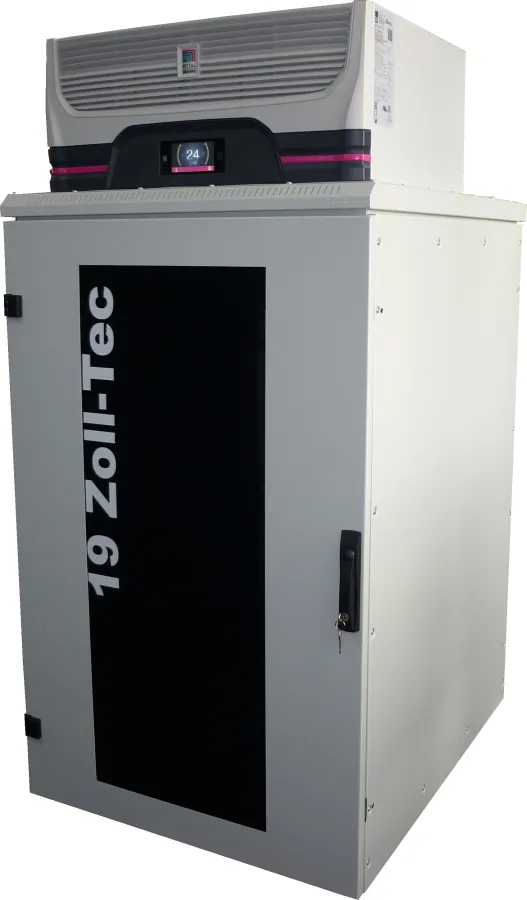 Kostensenkung bei der Serverschrankkühlung durch innovatives Kühlgerät und effektive Luftführung (© 19 Zoll-Tec GmbH)