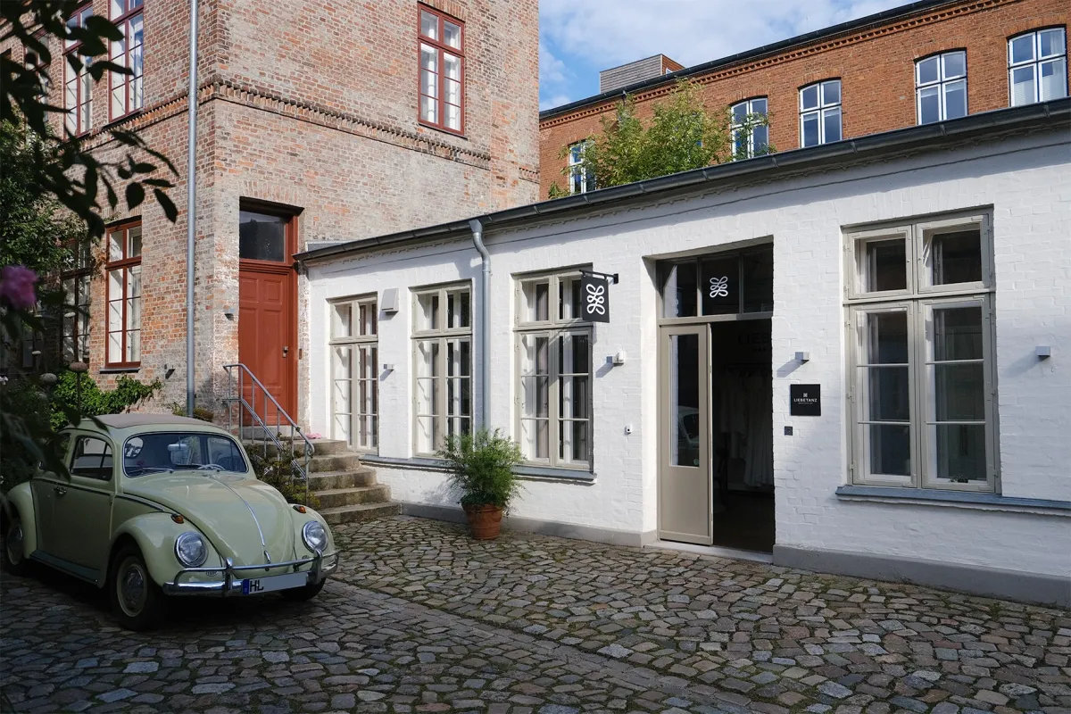 Das Liebetanz Brautatelier auf der Lübecker Altstadtinsel (© Yasmin Liebetanz)