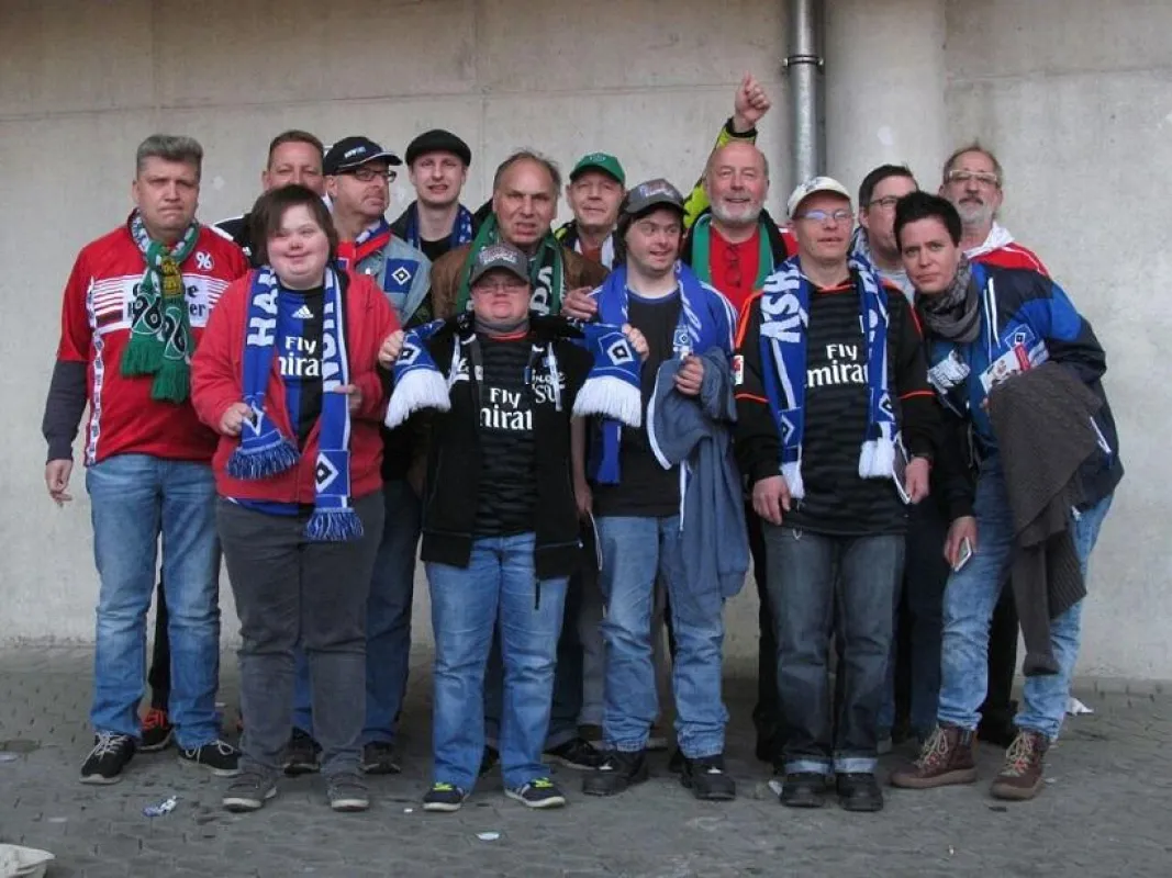 Fanclubs Die Wahren 96er und HSV-Gruppe Die Igel (Peisker)