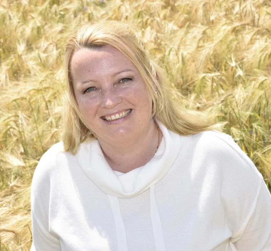Jessica Rebecca Rach hilft Menschen mit viel Freude und Herzblut, ihr Lebensglück zu finden.