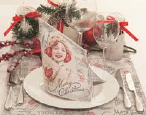 Der weihnachtliche Tisch glänzt in diesem Jahr mit Mank besonders individuell Bild: Der weihnachtliche Tisch glänzt in diesem Jahr mit Mank besonders individuell