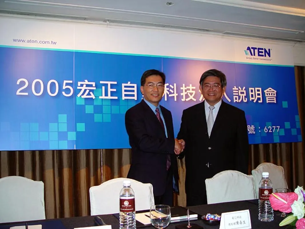 Keving Chen, President von ATEN International (rechts) and Jerry Chen, President von Wellsyn Technology (links).