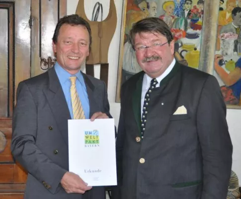 Troika IT-Consulting ausgezeichnet durch Landrat Bild: Troika IT-Consulting ausgezeichnet durch Landrat