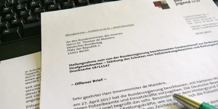 Bild: Härtere Strafen bei Gewalt gegen Einsatzkräfte - dbb jugend nrw: Gesetz geht nicht weit genug