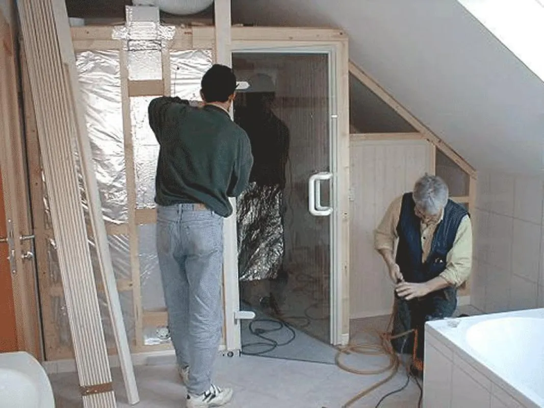 Mit ein wenig handwerklichem Geschick wird die eigene Sauna gebaut.