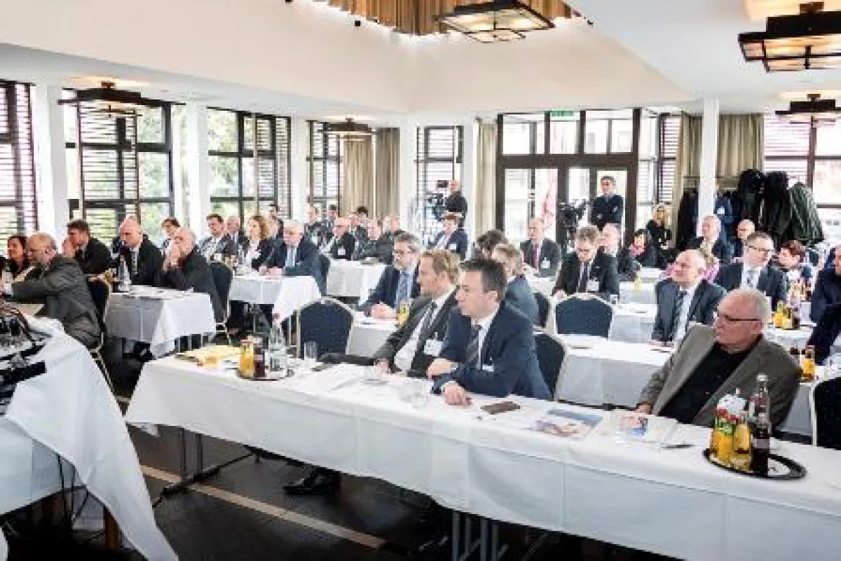 Rund 50 Teilnehmer diskutierten auf dem FORUM Vernetzte Häusliche Krankenpflege der HMM Deutschland